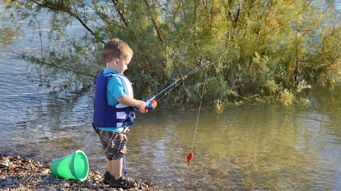 Comment faire débuter la pêche à un enfant ?